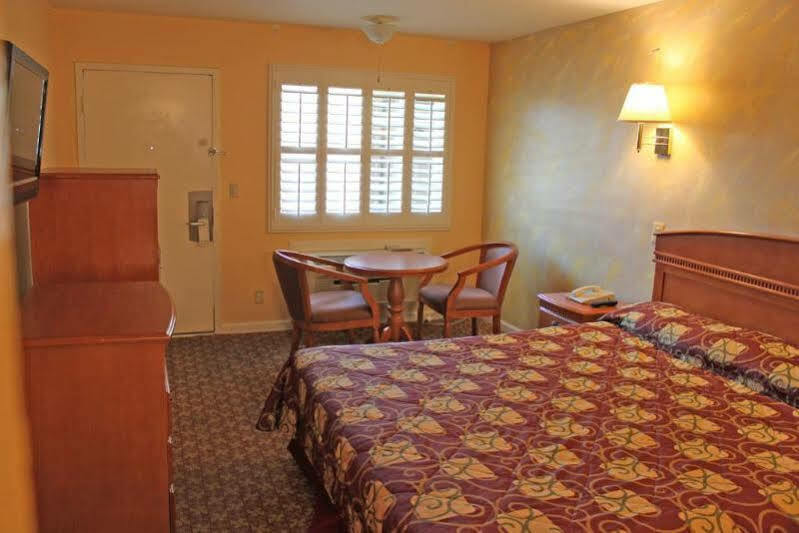 Orange Tustin Inn In Orange Exterior foto